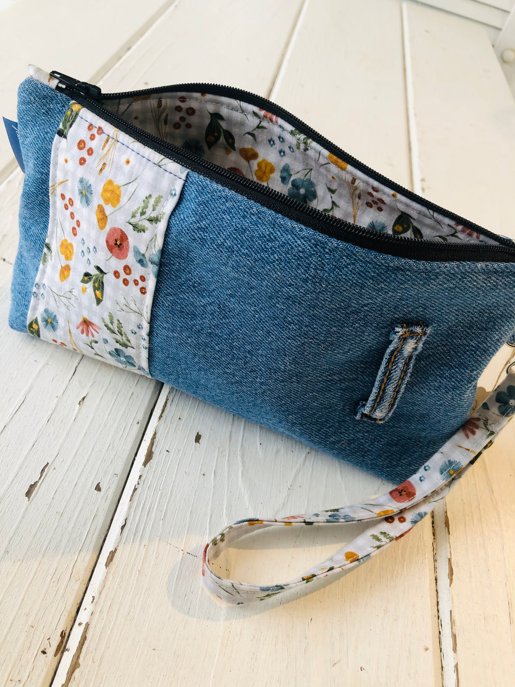 Light Gingham Floral Pouch by Jeans Crafter 🇨🇦