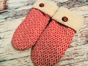 The Nordic Mitt - Red Cabin